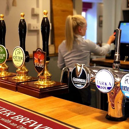 The Red Lion Hotel Oakford 外观 照片