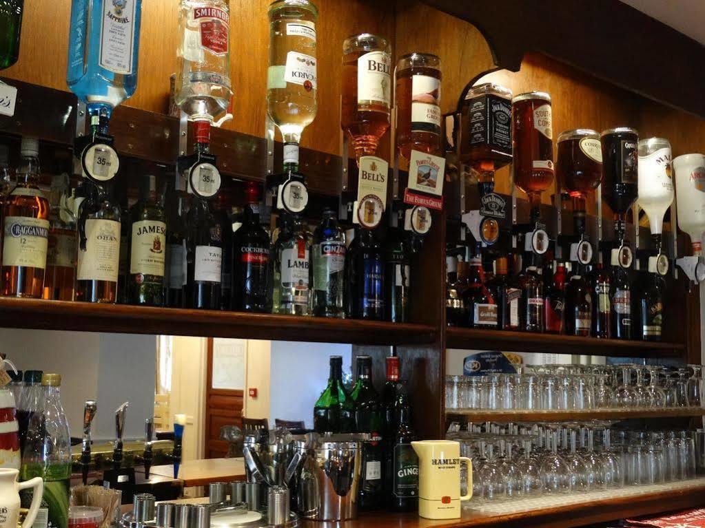 The Red Lion Hotel Oakford 外观 照片