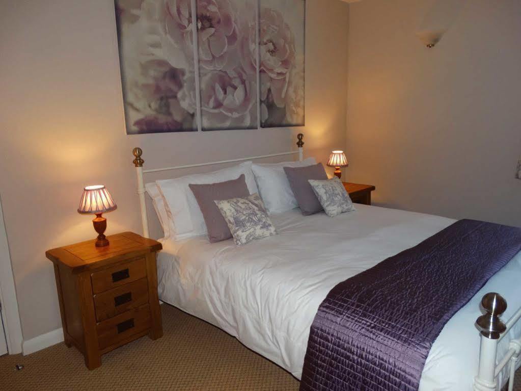 The Red Lion Hotel Oakford 外观 照片