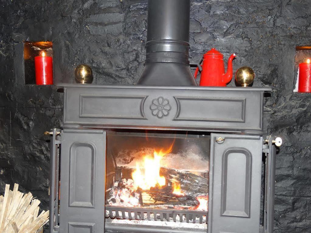 The Red Lion Hotel Oakford 外观 照片