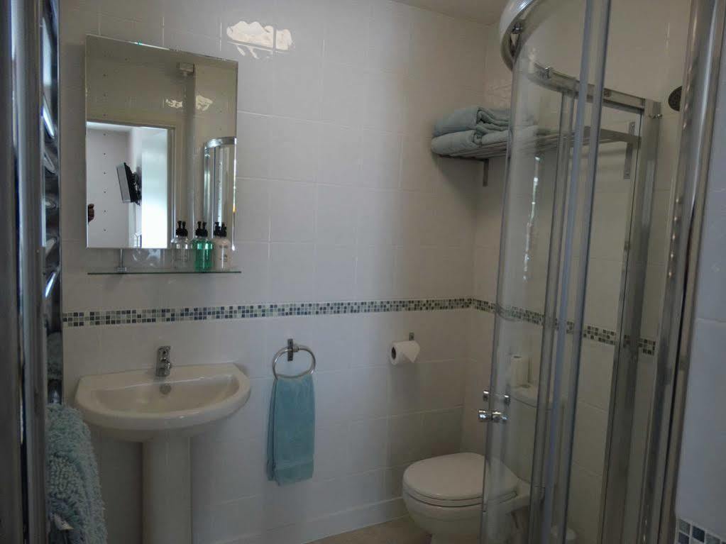 The Red Lion Hotel Oakford 外观 照片