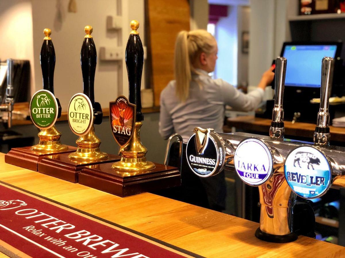 The Red Lion Hotel Oakford 外观 照片