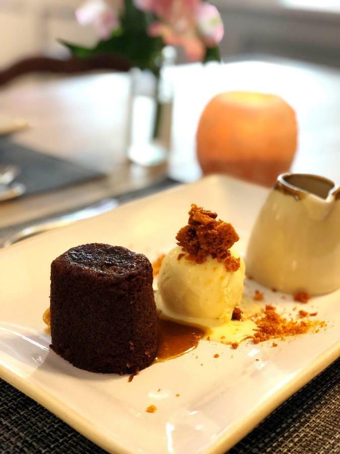 The Red Lion Hotel Oakford 外观 照片